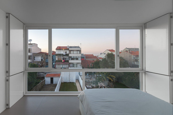 House Lindo Vale by Ana Cláudia Monteiro + Vítor Oliveira #interior #minimalist #architecture