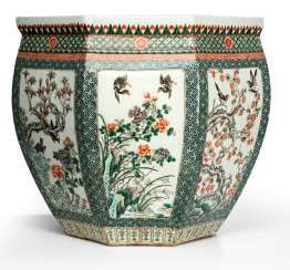 Pair of large octagonal Cachepots with 'Famille verte'-Dekor of waste. Flowers and birds #Sets #Tea sets #Porcelain sets #Antique plates #Plates #Wall plates #Figures #Porcelain figurines #porcelain