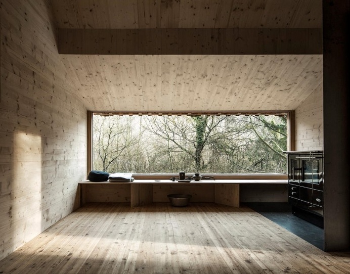 Recreation place in the woods: Tom's Hut