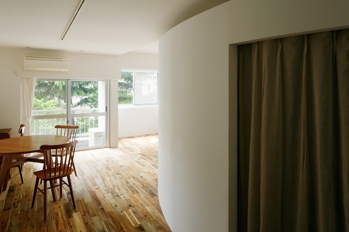 Ushikari Renovation by DIMPLE Architects