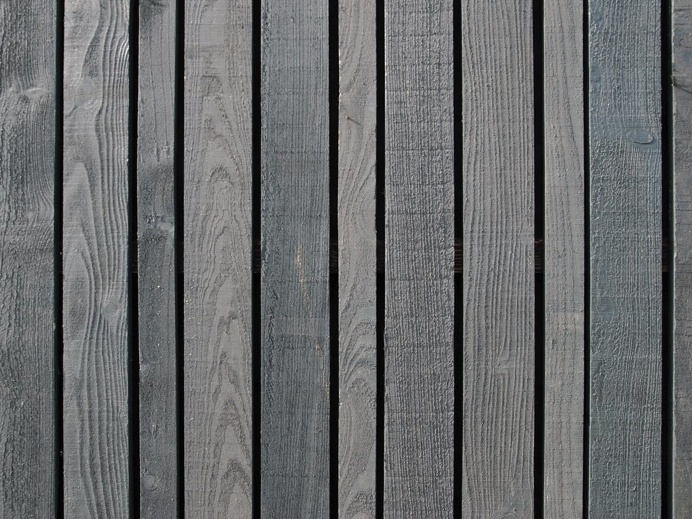 Black stained vertical boards. Erf Overmeen by Happel Cornellisse Verhoeven. #woodensiding #wood #verticalboardsiding