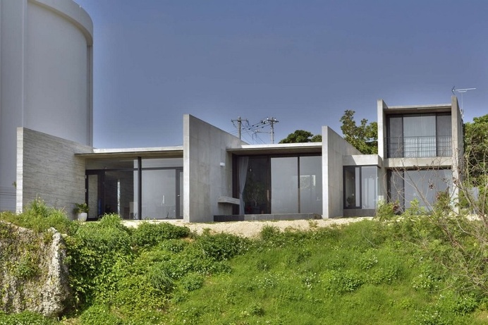 House with Panoramic Ocean View in Okinawa / CLAIR Archi Lab