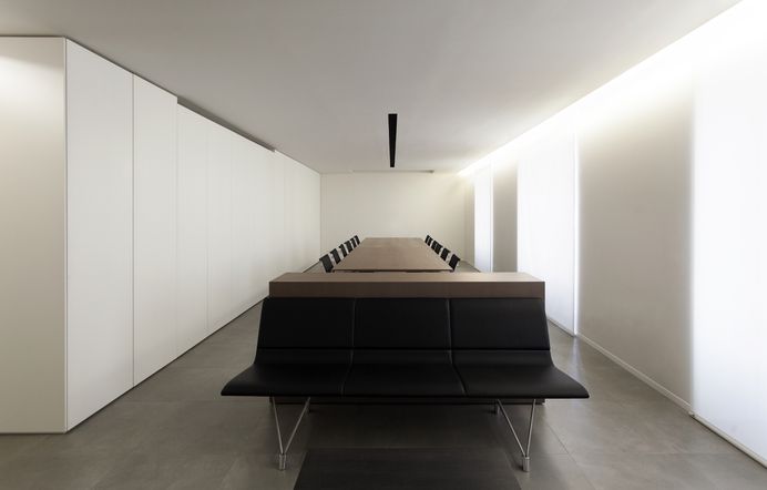Office Building 1905 by Fran Silvestre Arquitectos