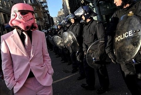 FFFFOUND! | 61b11919_620.jpg (Image JPEG, 620x421 pixels) #trooper #police #storm