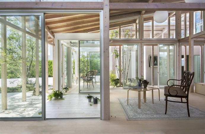 House in the Hedge by Studio Velocity