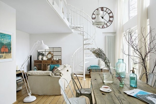 Metalowe ażurowe schody (Atrium) składają się jak wachlarz. #staircase #spiral #living #room