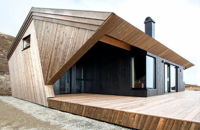 Norwegian Mountain Cabin with a Distinctive, Hood-Like Roof