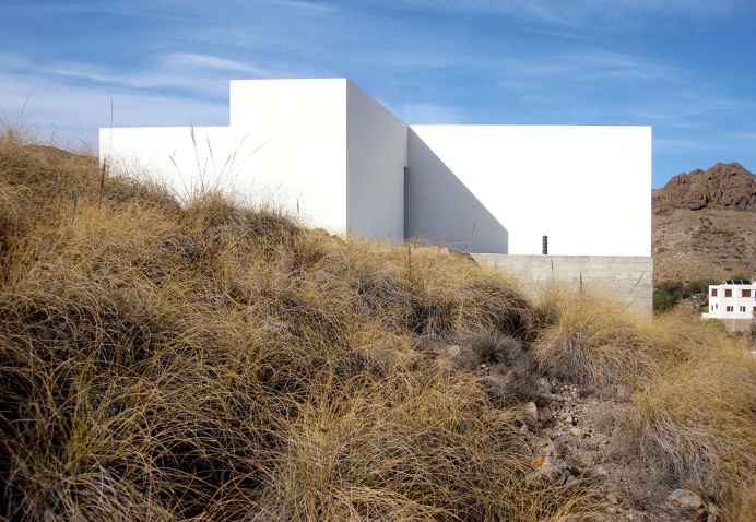 Gallarda House, minimalist house located in Almería, Spain,