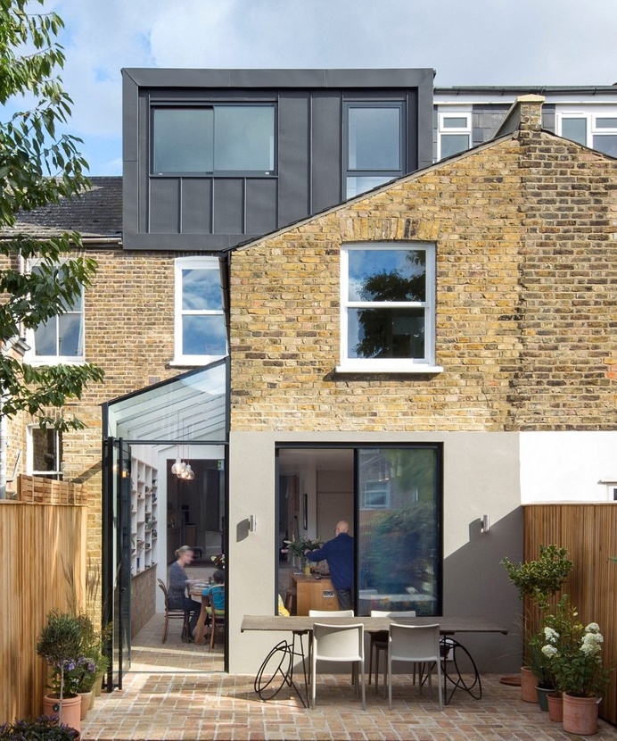 Gallery Brick House / Neil Dusheiko Architects