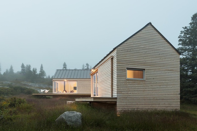 Little House on the Ferry by GO Logic. Photo by Trent Bell. #house #gologic #trentbell #architecture