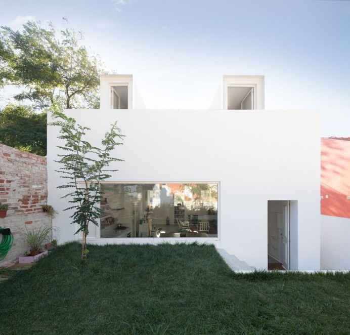 José Adrião . house transformation . Trafaria afasia