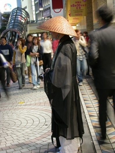 tokyo's subway monk, a photo from Tokyo, Kanto | TrekEarth #trekearth #photo #subway #monk #tokyos #tokyo #kanto