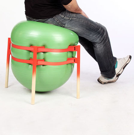 Wouldn't it feel great to build your own furniture? With Andreu Carulla's Stooler, anyone can build a stool using their preferred material #product #furniture #design