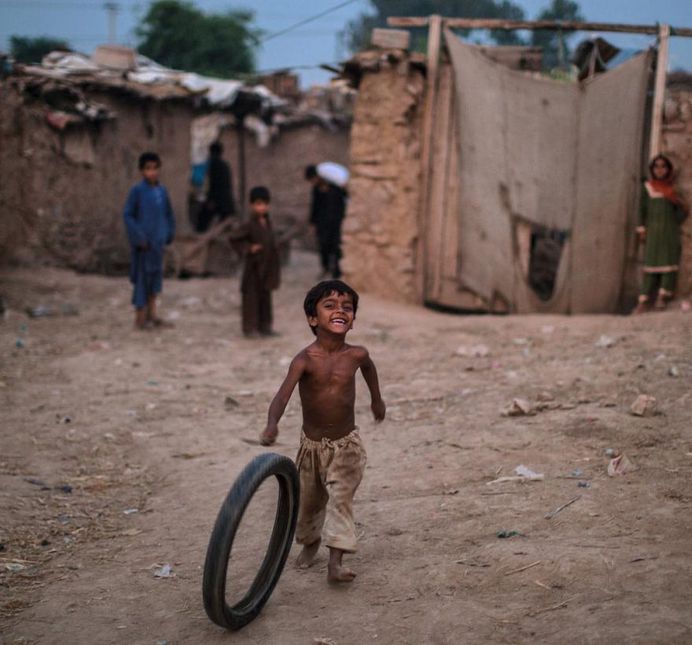 Afghan Refugee Children in Pakistan: Photojournalism by Muhammed Muheisen