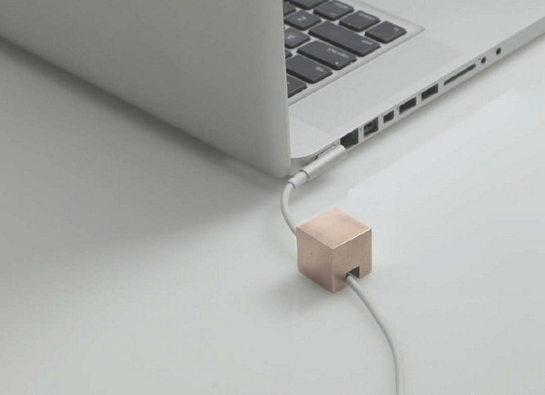 Bronze Cable Holder by Kebei Li #holder #minimalist #design #cable