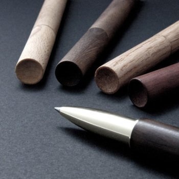 Use this wood and brass retro pen as both a pen and a stylus. #stylus #design #retro #product #industrial #pen