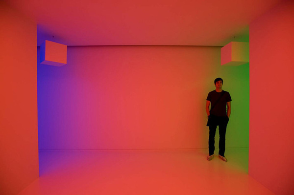 interactive chambers of color chromosaturation by carlos cruz diez #colour #light