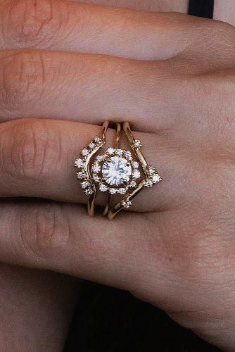 Every girl will find the most beautiful one. Timeless diamonds or unique rings – all latest trends through 2019 you can find in this post.