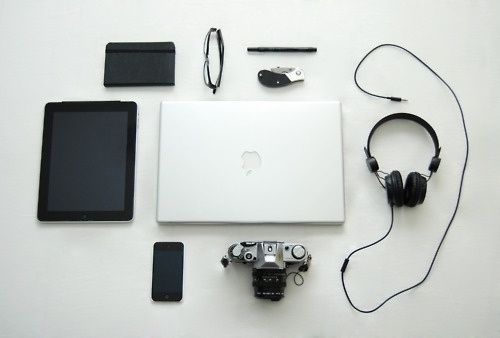 Things Organized Neatly #apple #graphic #stools #moleskine #organized
