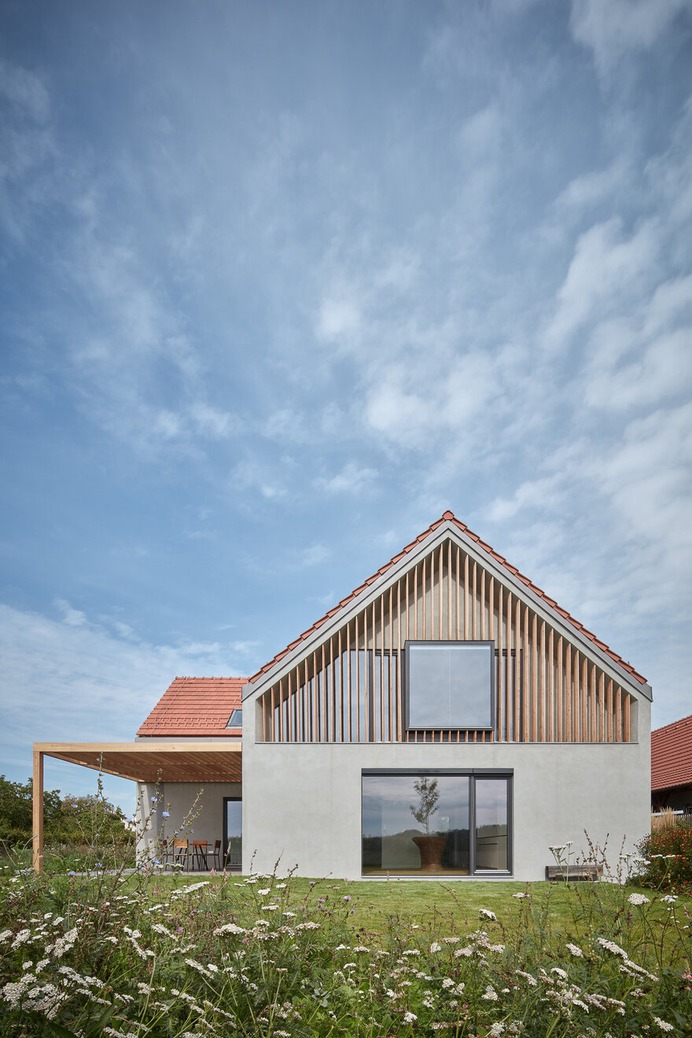 Hrusice House: Reconstruction of an Rural Residence by Atelier SAD