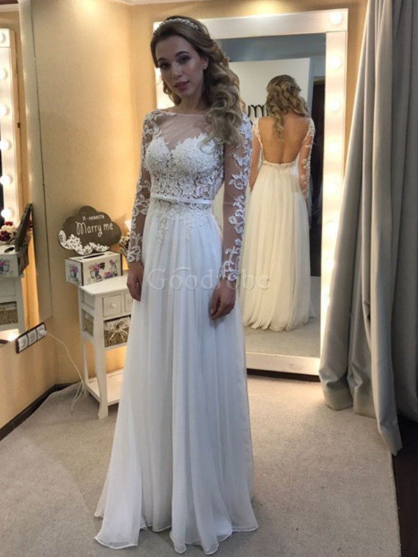 Robe de mariée naturel avec manche longue avec chiffon avec décoration dentelle ligne a