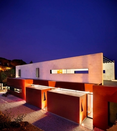 Onestep Creative - The Blog of Josh McDonald » Family Dwelling in Barcelona #barcelona #architecture #contemporary #modern