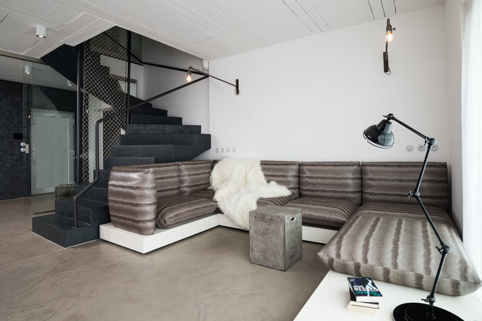 A Family Home with a Black & White Interior #interior #design #decor #deco #decoration