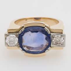 A striking Ring with oval faceted sapphire approximately 6.5 ct