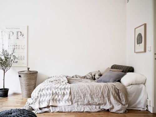 a paper aeroplane #interior #bedding #bedroom