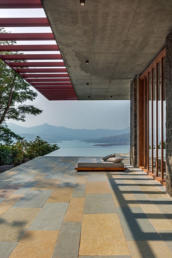 Single Level Pavilion Build as a Retreat to Escape the Frenetic Pace of Mumbai Life