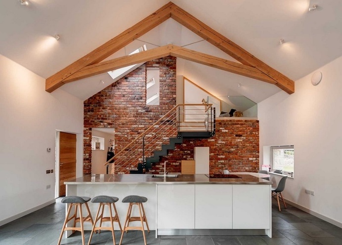 Milking Parlour – 19th Century Farm Conversion / van Ellen and Sheryn