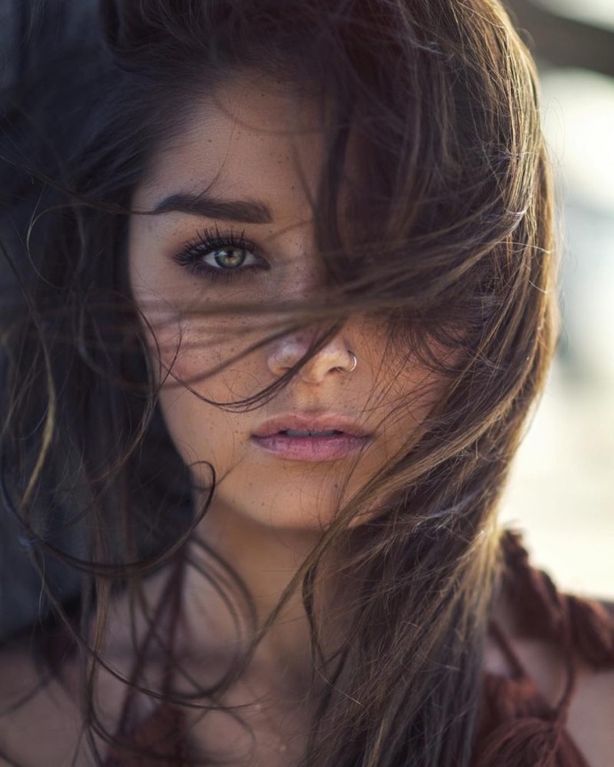 Beautiful and Emotional Female Portraits by Luis Cara-Chardá