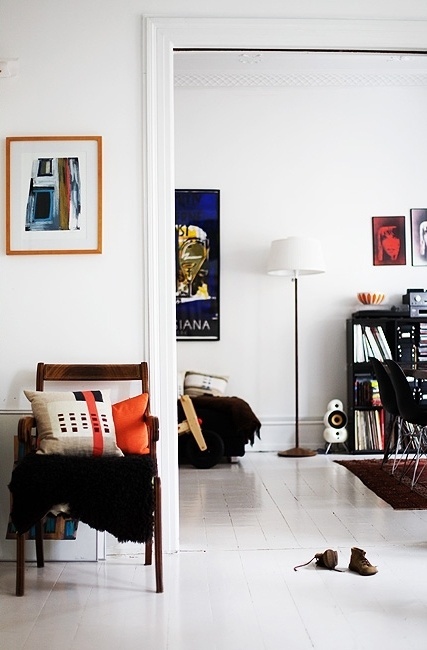Convoy #white #living #black #colour #room