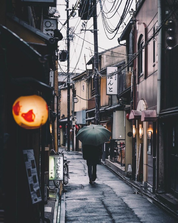 Stunning Street Photos in Japan by Hiro Shimada