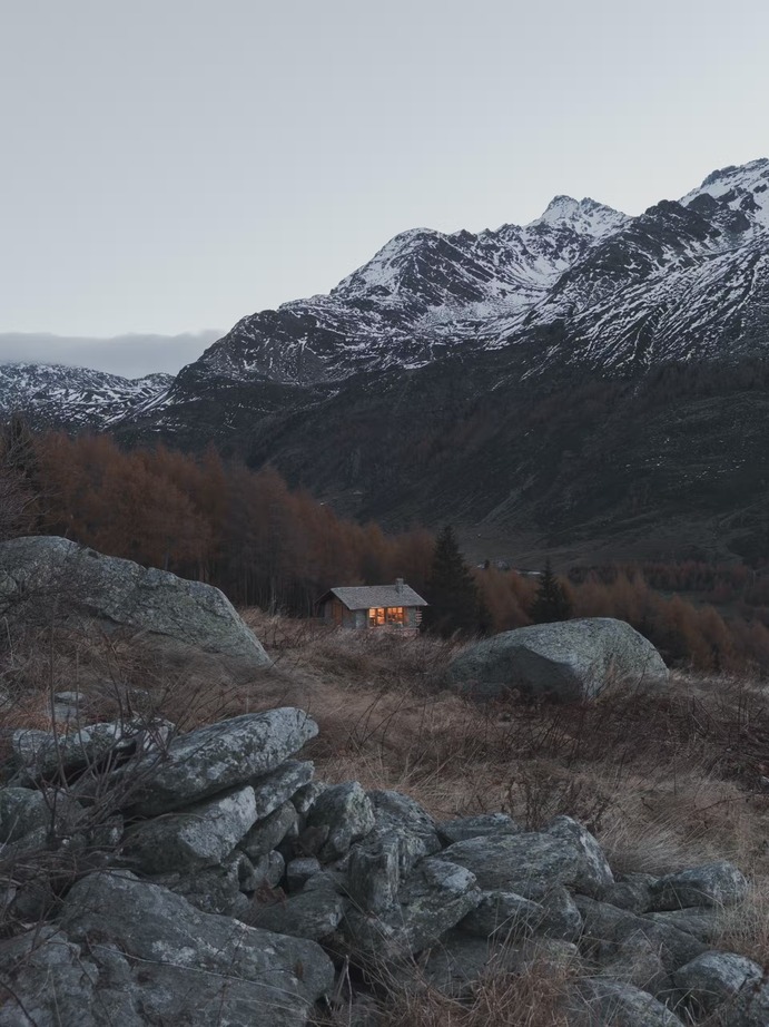 A Hut in the Italian Alps That Braced Against the Elements Now Revels in the Dramatic Landscape
