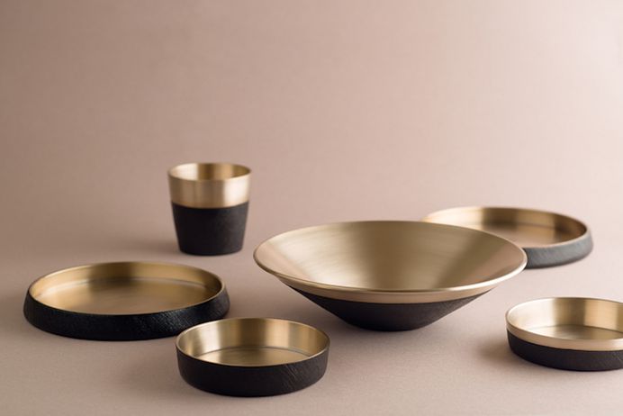 Damoon: Moon Inspired Tableware - IPPINKA haehoon Moon, a Seoul based artist, was inspired by ancient Korean heritage when creating this 6 piece tableware line. Each plate is handcrafted, which results in a unique design and quality materials