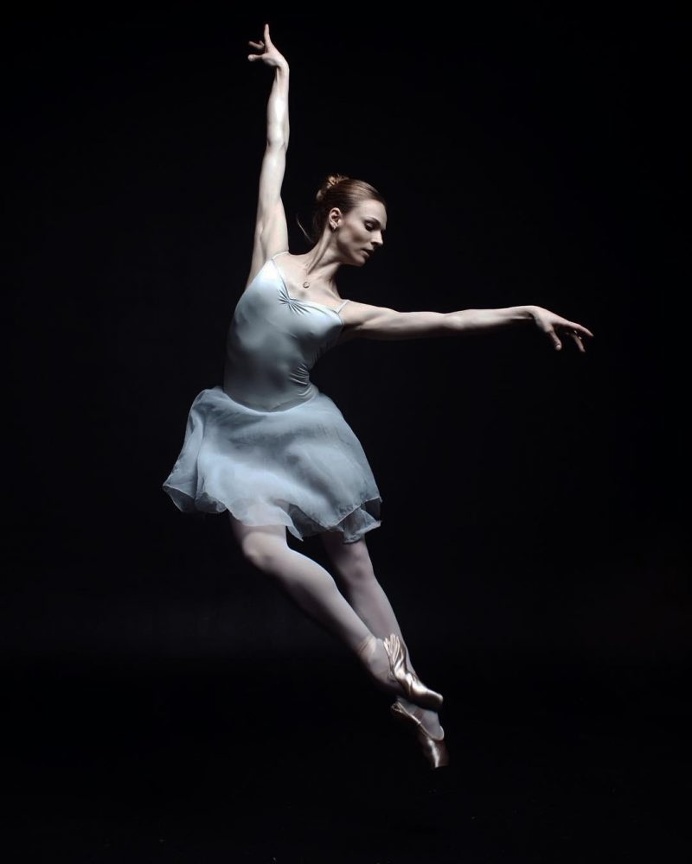 Ira Yakovleva Shows Haunting Beauty of Ballet Through Ballerina's Eyes