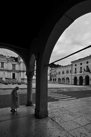 Lorenzo Linthout - The city of silence: metaphysics and architecture in the urban scene #photography