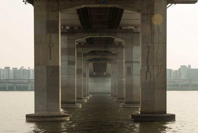 Manuel Alvarez Diestro Captures Stunning Photos of Seoul's Bridges