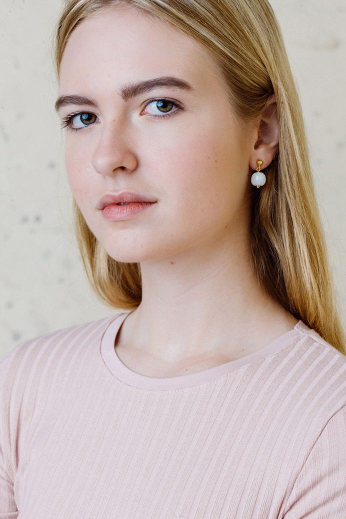Pedrusco is a brand of minimal beautiful handcrafted design jewelery that works the enameled ceramics from Bilbao, Spain