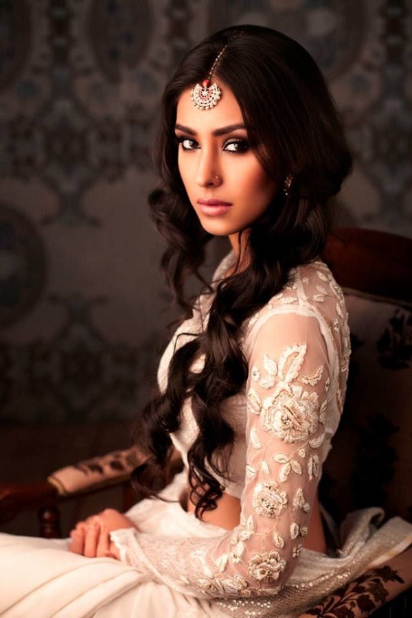 bride hairstyles for curly hair