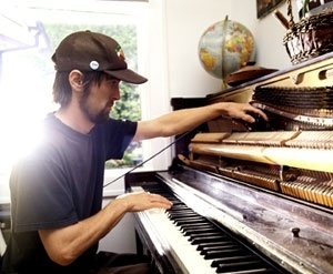 Google Image Result for http://www.nst.lisalouuu.com/wp-content/uploads/2010/08/dosh.jpg #helvetica #martin #soundtrack #dosh