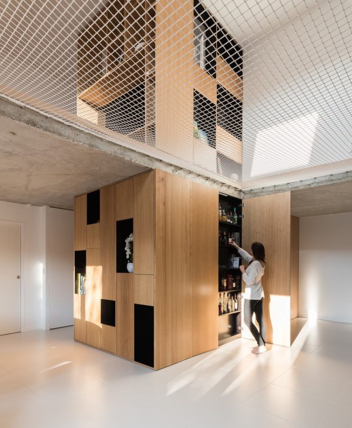 Around the Net House / MARTINS AFONSO atelier de design + l'atelier miel