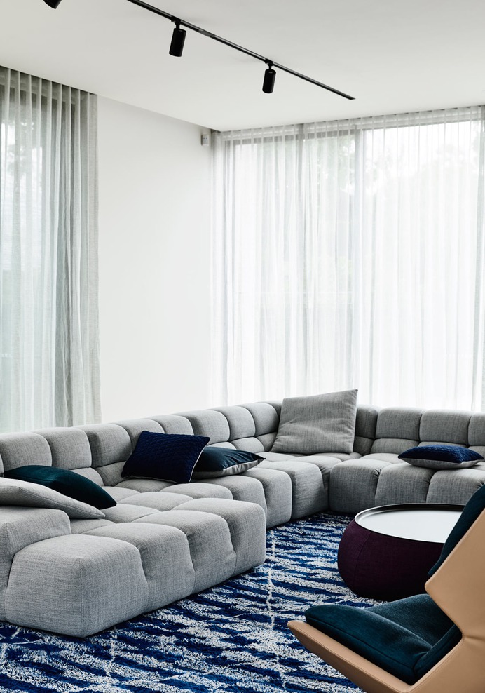 The Modern Glen Iris House Celebrates Unique Furnishings and Artwork - Design Milk