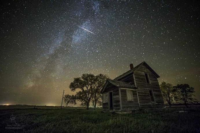 South Dakota's Amazing Night Skies: Landscape and Astrophotography by Aaron J. Groen