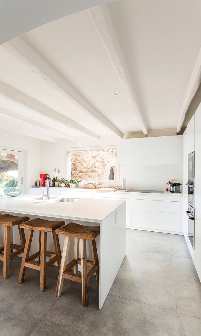 Mas Nou House – Interior Renovation by 05AM Arquitectura