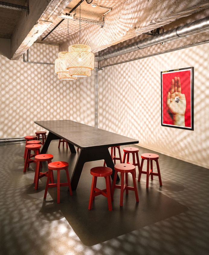 Dynamic Balance Between Raw Materials at Coworking Space by Going East - InteriorZine
