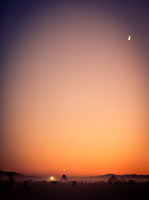 Gradient #sky #photography #colors #manipulation #gradient #moon
