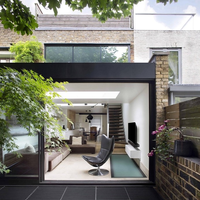 Extrarchitecture Renovates 1840s Brick Cottage in London