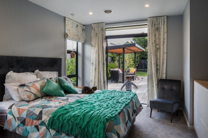 Sophisticated Coastal Retreat for a Young Family in Eastbourne, New Zealand 7
